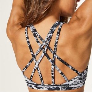 Lululemon Free to be serene bra, size 6